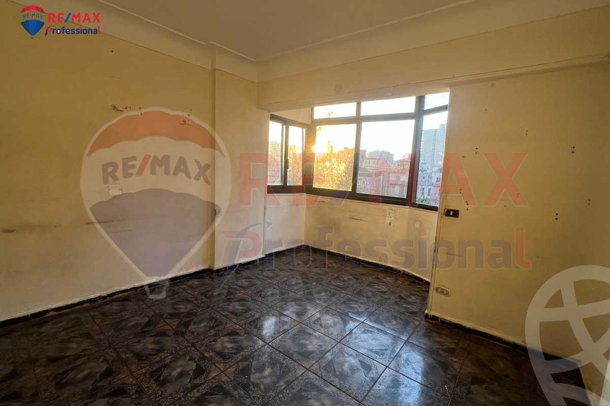 https://aqarmap.com.eg/ar/listing/6374399-for-sale-alexandria-sydy-bshr-shr-mlk-hfny