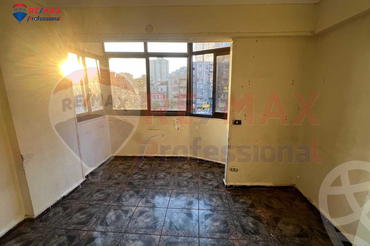 https://aqarmap.com.eg/ar/listing/6374399-for-sale-alexandria-sydy-bshr-shr-mlk-hfny