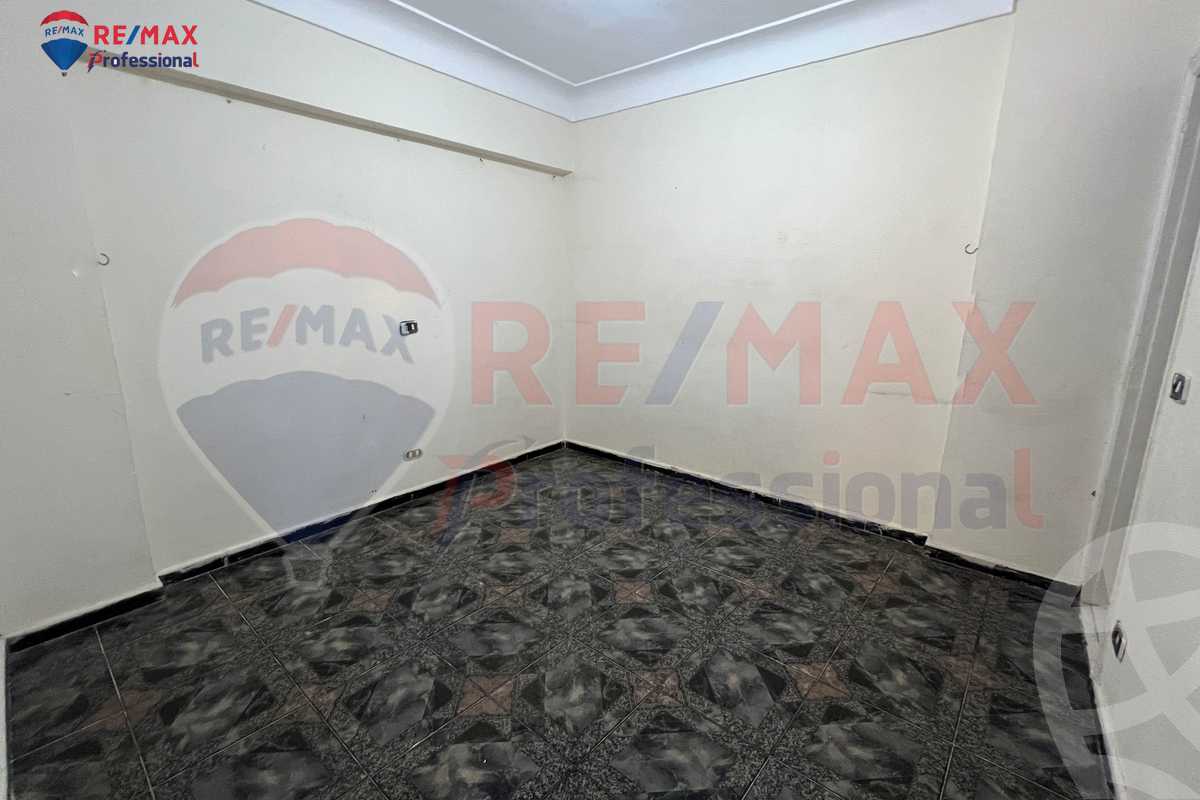 https://aqarmap.com.eg/ar/listing/6374399-for-sale-alexandria-sydy-bshr-shr-mlk-hfny