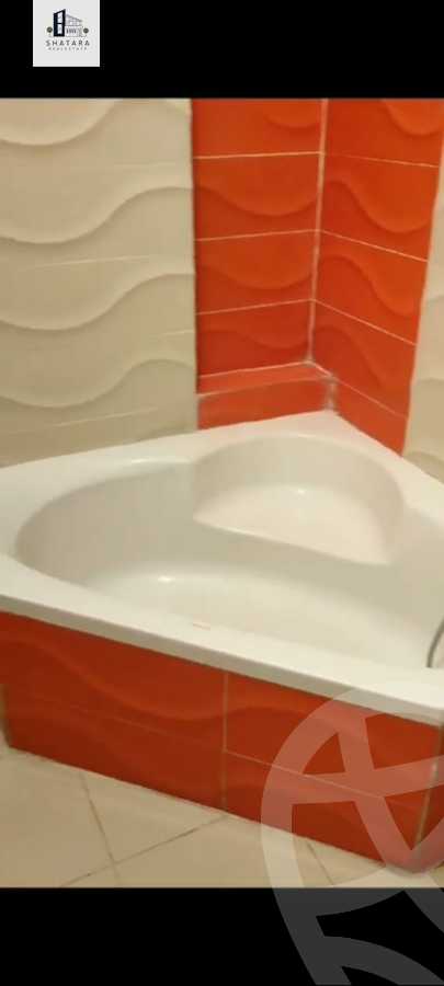 https://aqarmap.com.eg/en/listing/5455227-for-sale-cairo-el-sheikh-zayed-city-shr-lbstn