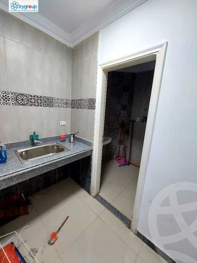 https://aqarmap.com.eg/ar/listing/3915888-for-rent-cairo-el-maadi-sarayat-el-maadi-no-22