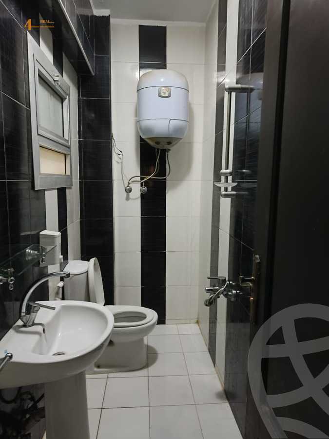 https://aqarmap.com.eg/en/listing/5475619-for-sale-cairo-new-cairo-first-settlement-neighbourhood-4-el-shaheed-ibrahim-ahmed-st