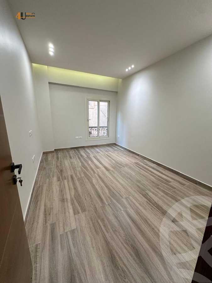 https://aqarmap.com.eg/ar/listing/5843513-for-rent-cairo-new-cairo-south-investors-mohammed-nagib-axis-st