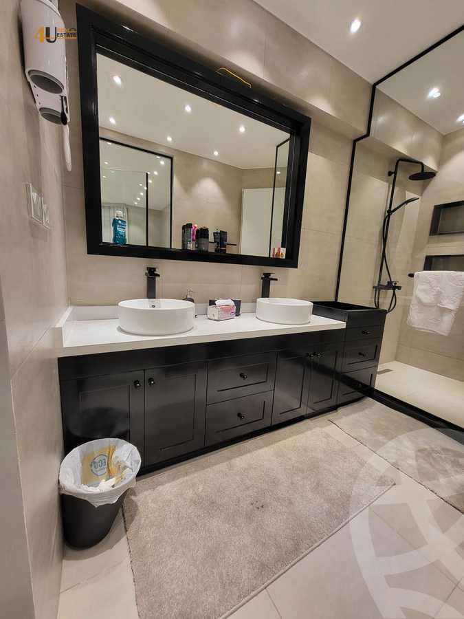 https://aqarmap.com.eg/en/listing/6153876-for-sale-cairo-new-cairo-compounds-mountain-view-hyde-park