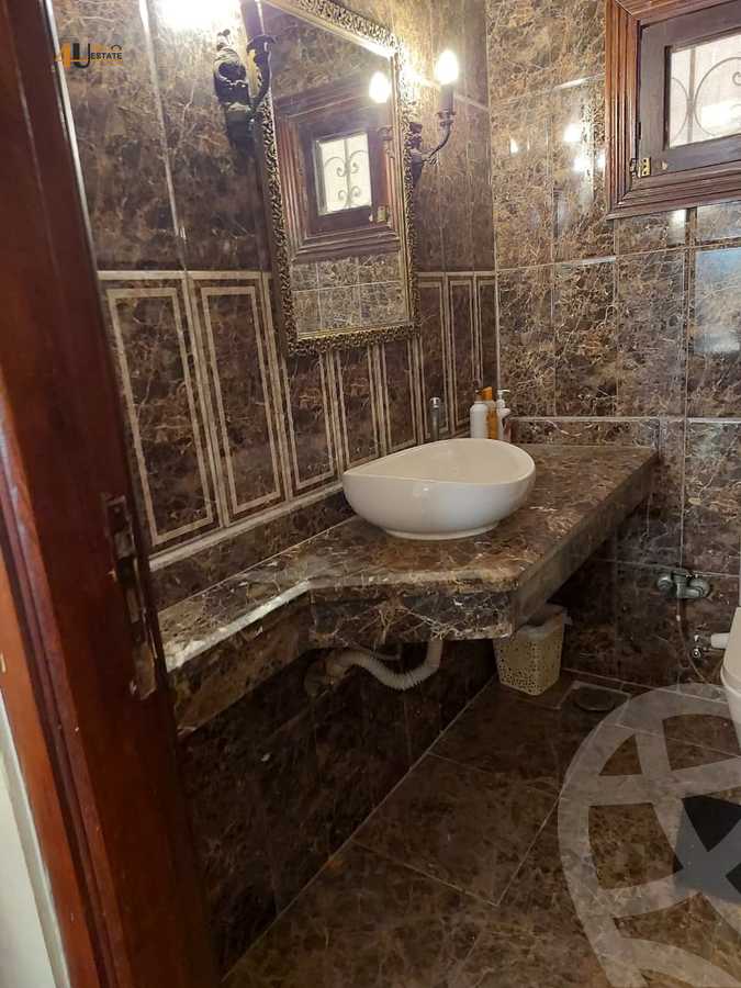 https://aqarmap.com.eg/ar/listing/6380968-for-sale-cairo-new-cairo-first-settlement-mhwr-mstfy-kml