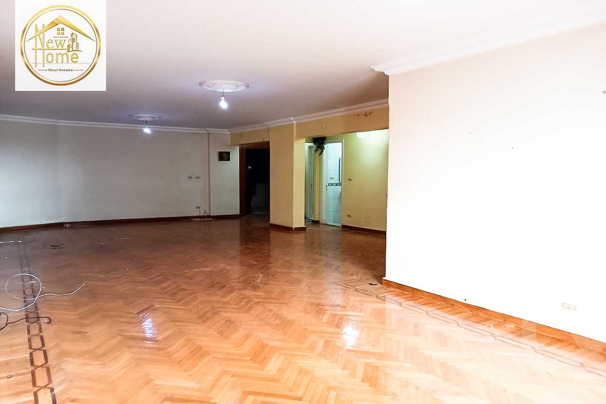 https://aqarmap.com.eg/ar/listing/3635149-for-sale-alexandria-lauran-alexandria-lauran-abd-el-khalik-tharwat-st
