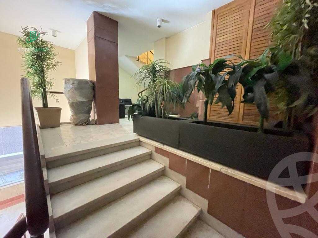 https://aqarmap.com.eg/ar/listing/5934643-for-rent-cairo-el-maadi-sarayat-el-maadi-street-11