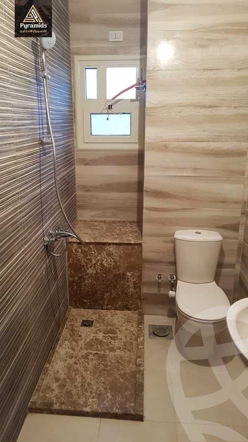 https://aqarmap.com.eg/ar/listing/4584191-for-rent-cairo-el-sheikh-zayed-city-compounds-royal-city