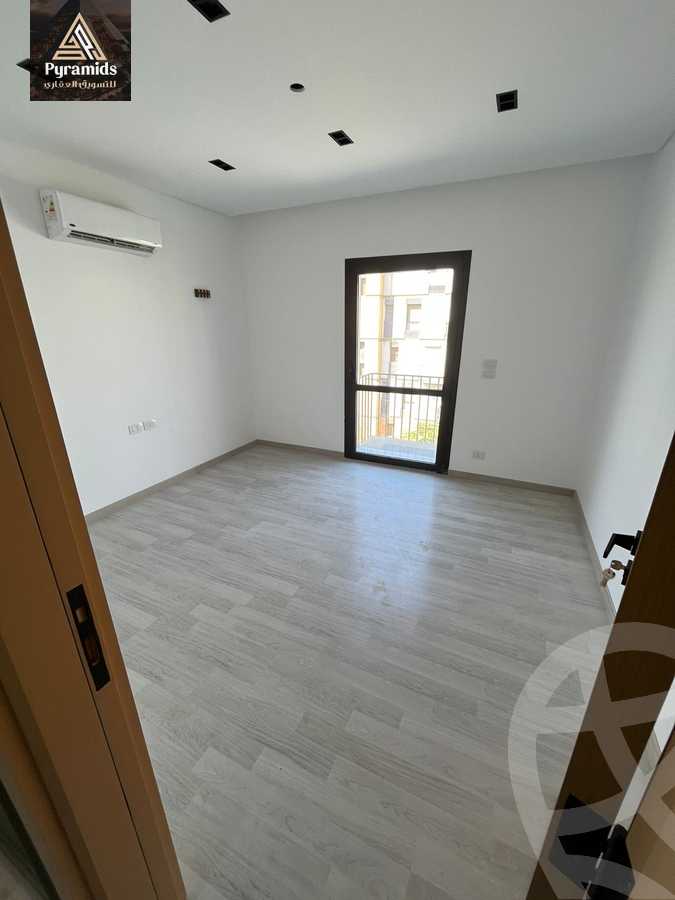 https://aqarmap.com.eg/ar/listing/5471002-for-rent-cairo-el-sheikh-zayed-city-compounds-the-courtyard-mall-dorra