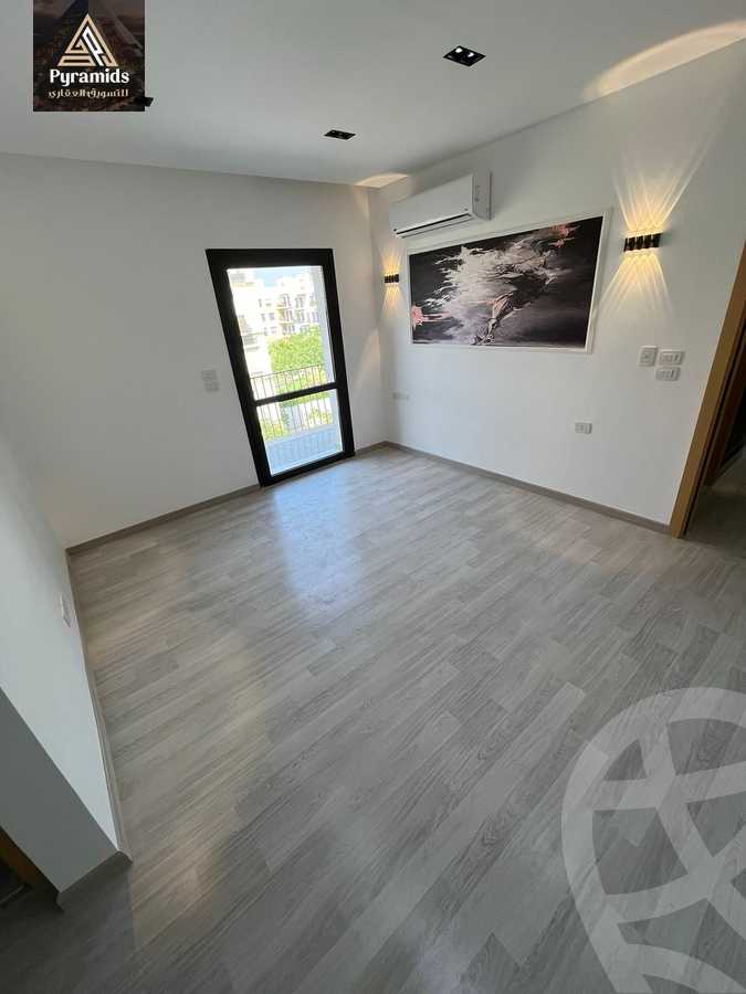 https://aqarmap.com.eg/ar/listing/5471002-for-rent-cairo-el-sheikh-zayed-city-compounds-the-courtyard-mall-dorra