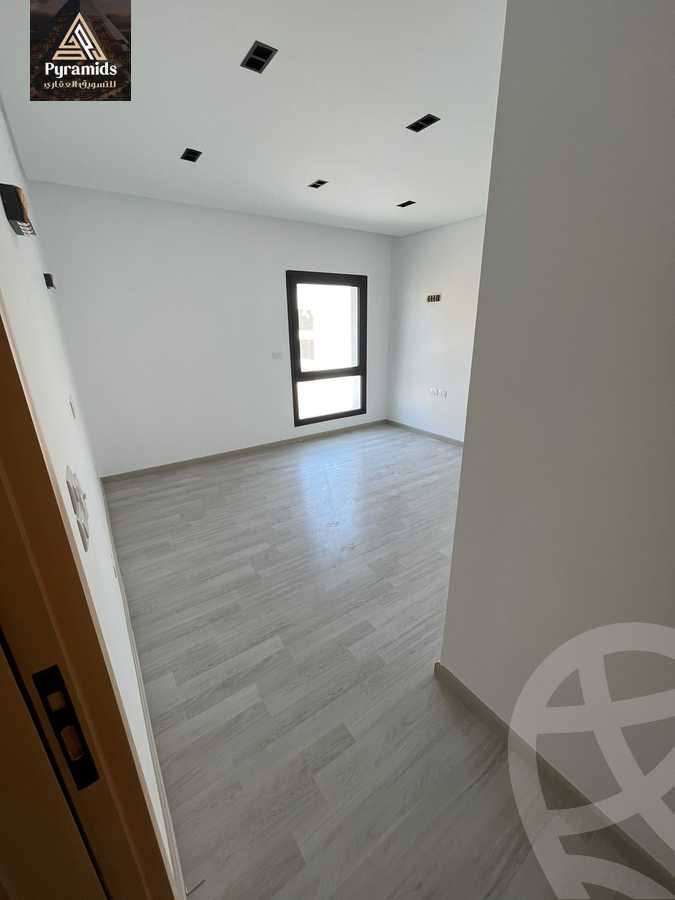https://aqarmap.com.eg/ar/listing/5471002-for-rent-cairo-el-sheikh-zayed-city-compounds-the-courtyard-mall-dorra