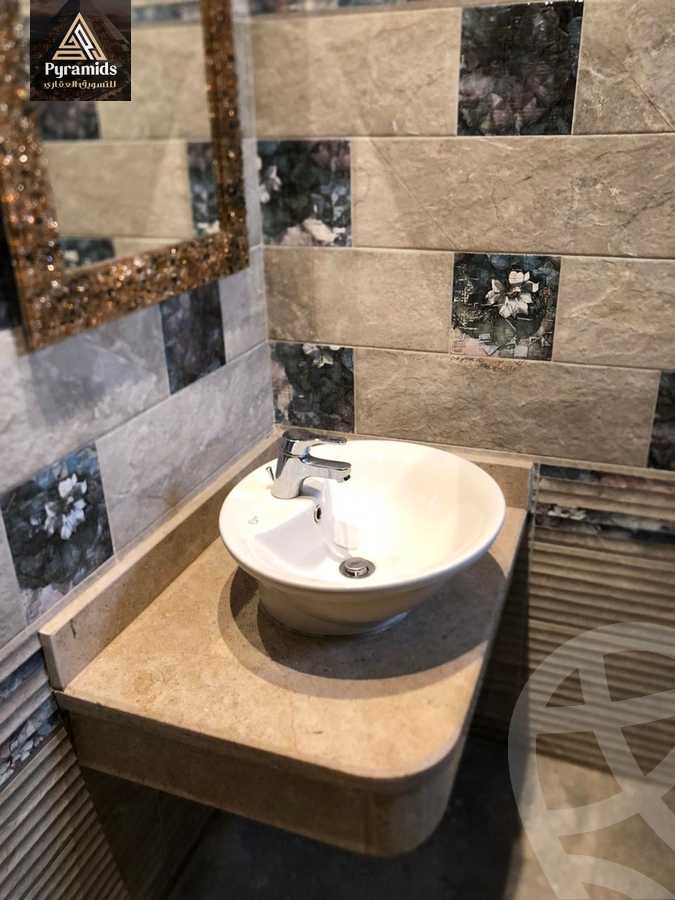 https://aqarmap.com.eg/ar/listing/4976765-for-rent-cairo-el-sheikh-zayed-city-compounds-kmbwnd-wyst-twn-swdyk