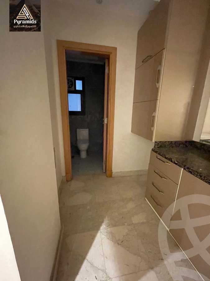 https://aqarmap.com.eg/ar/listing/4999228-for-rent-cairo-el-sheikh-zayed-city-compounds-the-courtyard-mall-dorra