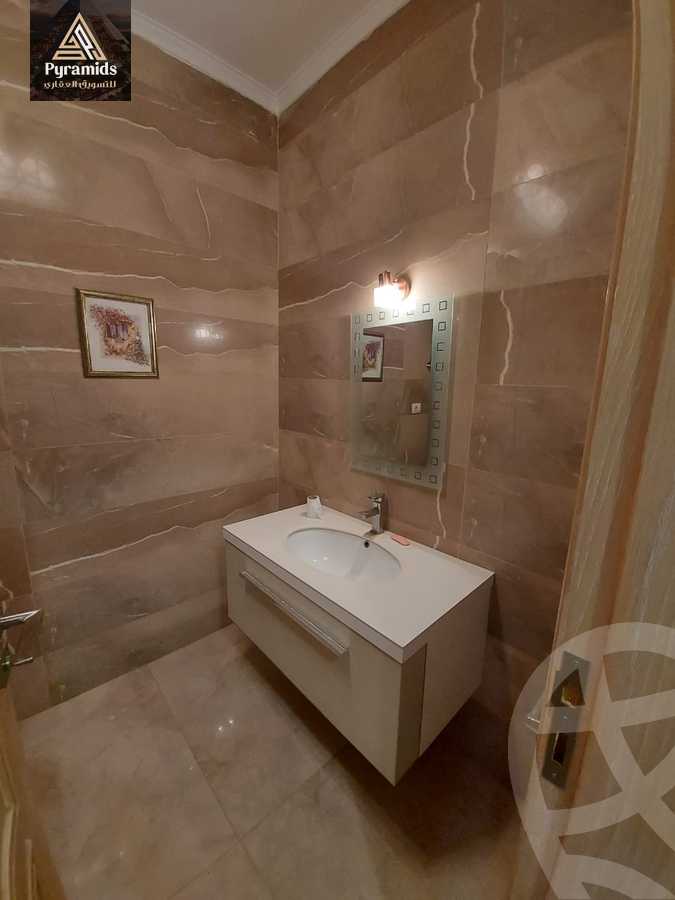 https://aqarmap.com.eg/en/listing/5037045-for-rent-cairo-el-sheikh-zayed-city-compounds-royal-meadows