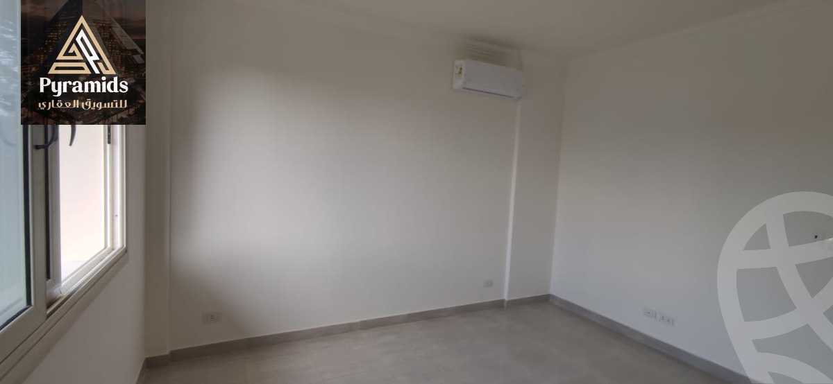 https://aqarmap.com.eg/en/listing/5388341-for-sale-cairo-el-sheikh-zayed-city-compounds-royal-city