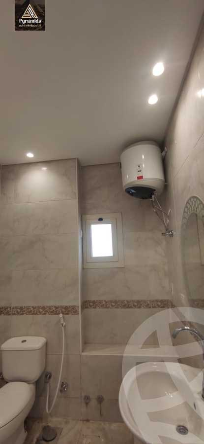 https://aqarmap.com.eg/en/listing/5388341-for-sale-cairo-el-sheikh-zayed-city-compounds-royal-city