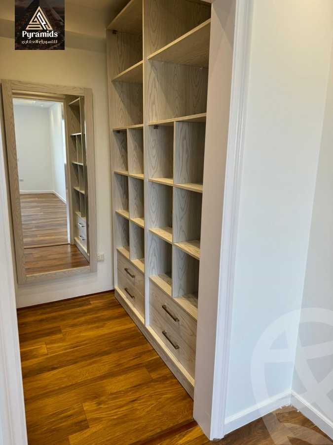 https://aqarmap.com.eg/en/listing/6021453-for-rent-cairo-el-sheikh-zayed-city-compounds-kmbwnd-wyst-twn-swdyk