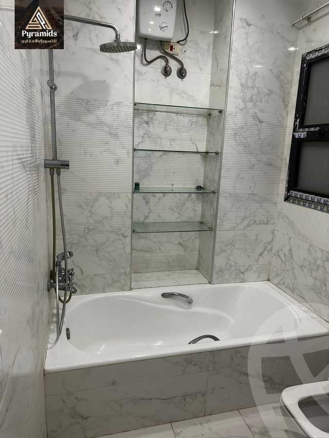 https://aqarmap.com.eg/en/listing/6352197-for-rent-cairo-el-sheikh-zayed-city-compounds-kmbwnd-wyst-twn-swdyk