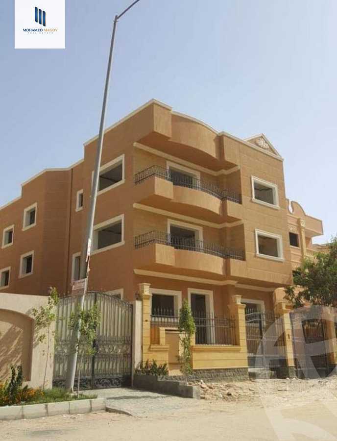 https://aqarmap.com.eg/en/listing/5753585-for-sale-cairo-6th-of-october-featured-neighborhood-first-touristic-village-el-shaheed-mohammed-abdul-latif-alshimi-st