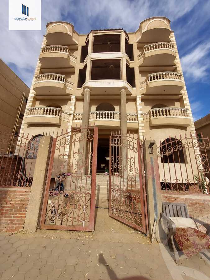 https://aqarmap.com.eg/ar/listing/5756307-for-sale-cairo-6th-of-october-featured-neighborhood-fourth-touristic-village-mahmoud-sami-el-baroudi-st