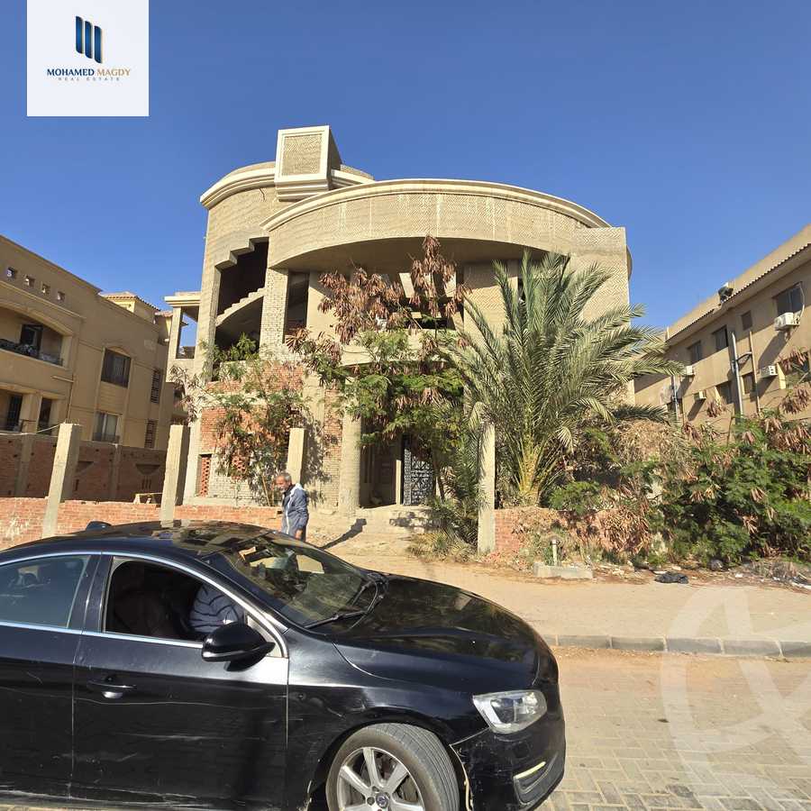 https://aqarmap.com.eg/en/listing/5762943-for-sale-cairo-6th-of-october-featured-neighborhood-first-touristic-village-el-shaheed-mohammed-abdul-latif-alshimi-st