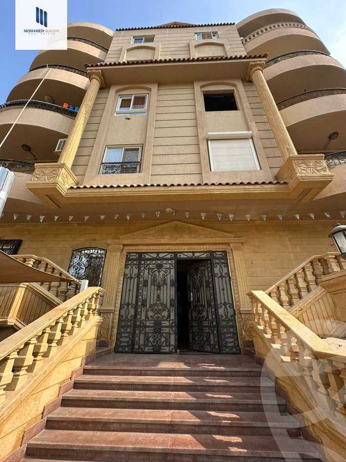 https://aqarmap.com.eg/ar/listing/5830859-for-sale-cairo-6th-of-october-featured-neighborhood-fourth-touristic-village-mahmoud-sami-el-baroudi-st