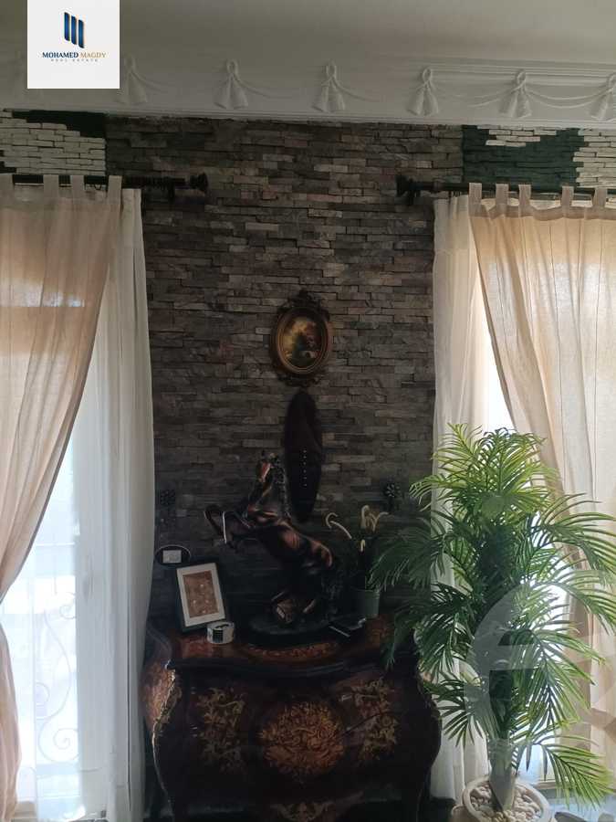 https://aqarmap.com.eg/en/listing/5833290-for-sale-cairo-el-sheikh-zayed-city-compounds-royal-meadows
