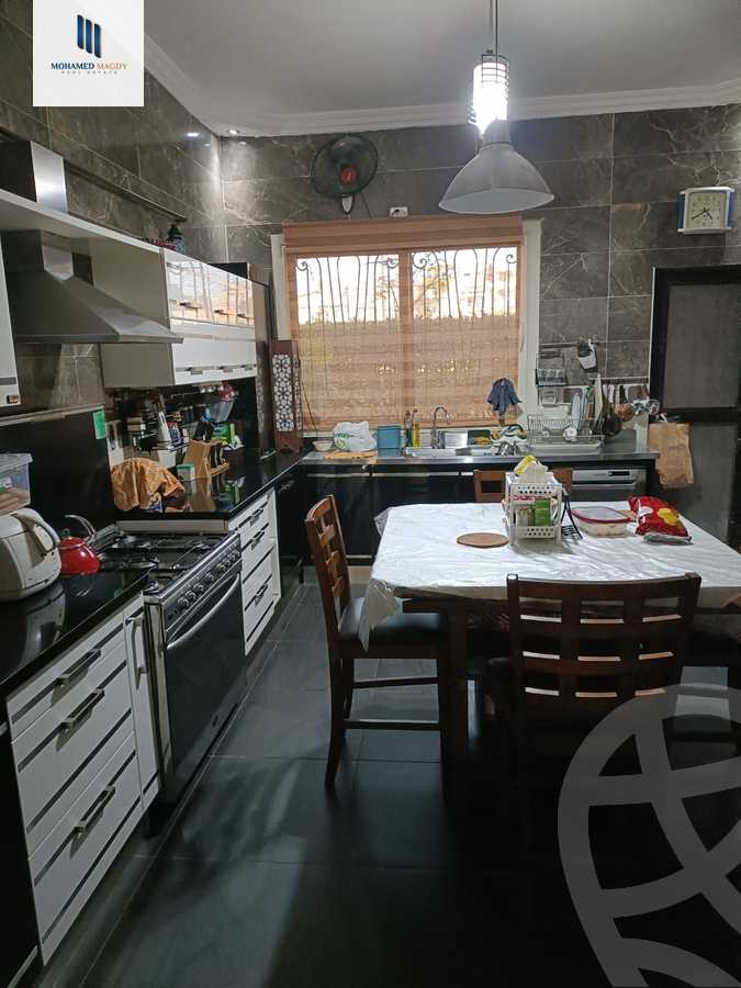 https://aqarmap.com.eg/en/listing/5833290-for-sale-cairo-el-sheikh-zayed-city-compounds-royal-meadows