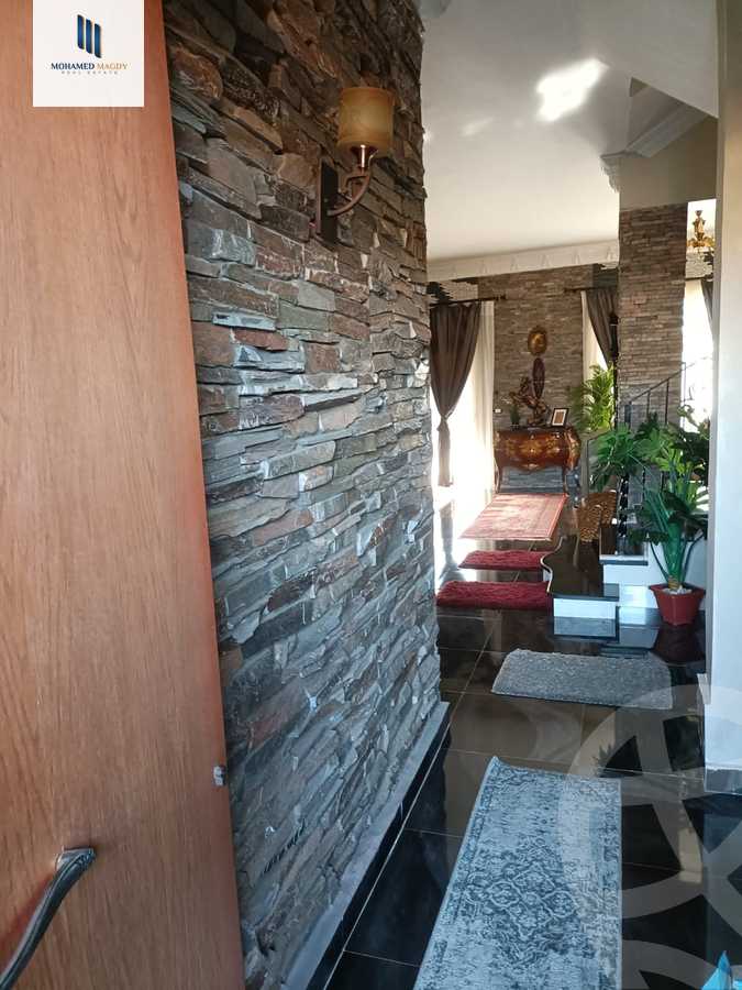 https://aqarmap.com.eg/en/listing/5833290-for-sale-cairo-el-sheikh-zayed-city-compounds-royal-meadows
