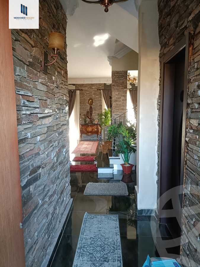 https://aqarmap.com.eg/en/listing/5833290-for-sale-cairo-el-sheikh-zayed-city-compounds-royal-meadows