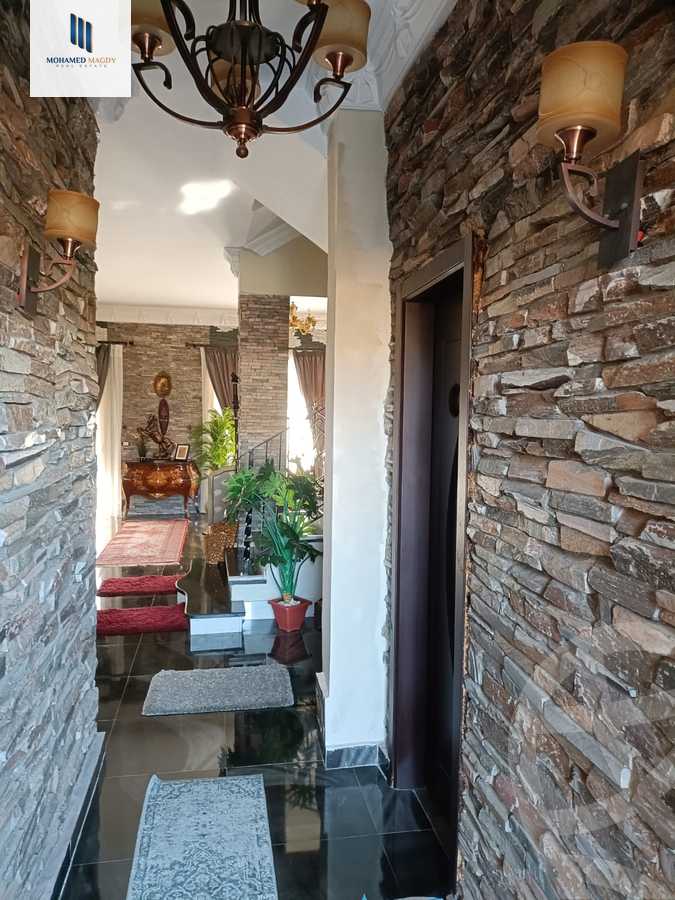 https://aqarmap.com.eg/en/listing/5833290-for-sale-cairo-el-sheikh-zayed-city-compounds-royal-meadows