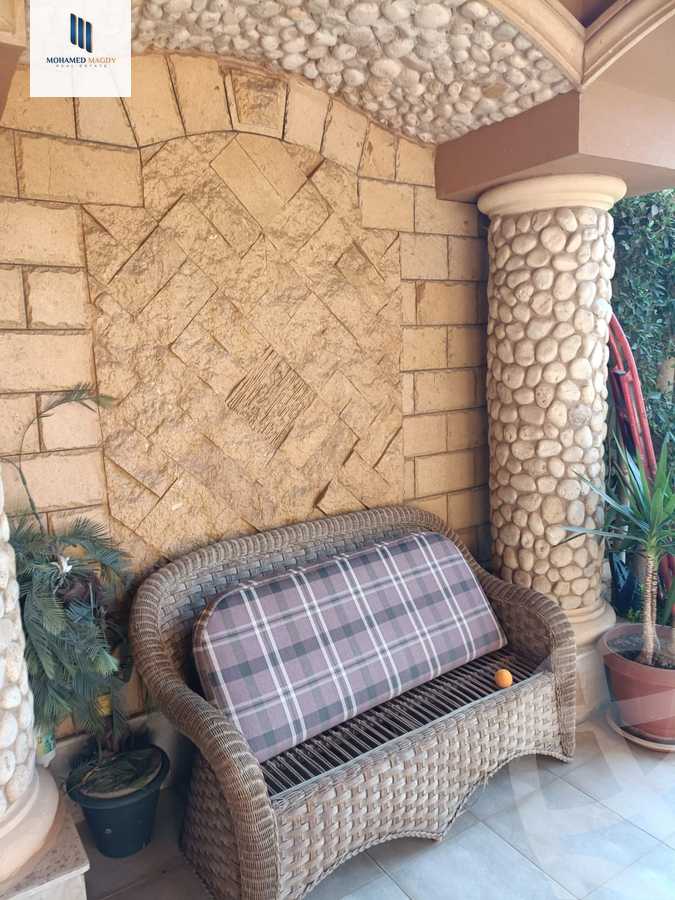 https://aqarmap.com.eg/en/listing/5833290-for-sale-cairo-el-sheikh-zayed-city-compounds-royal-meadows