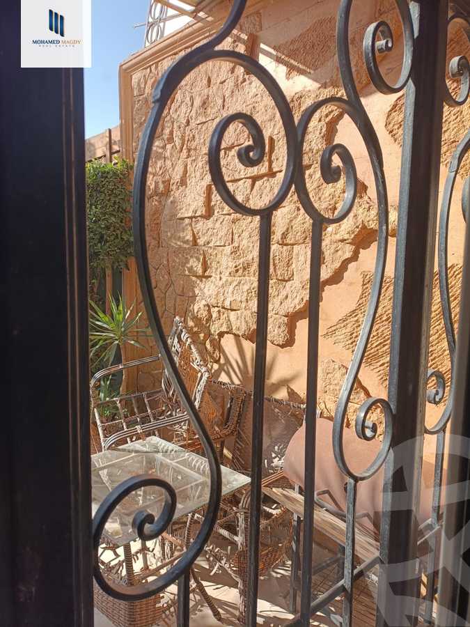 https://aqarmap.com.eg/en/listing/5833290-for-sale-cairo-el-sheikh-zayed-city-compounds-royal-meadows