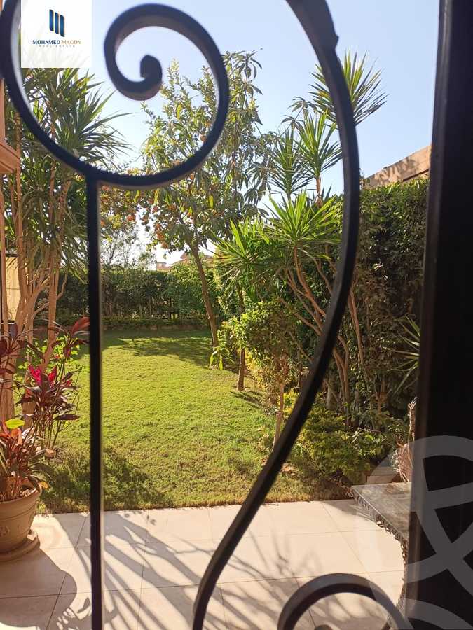https://aqarmap.com.eg/en/listing/5833290-for-sale-cairo-el-sheikh-zayed-city-compounds-royal-meadows