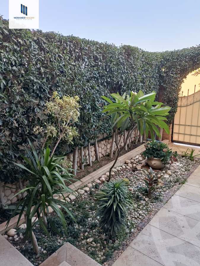 https://aqarmap.com.eg/en/listing/5833290-for-sale-cairo-el-sheikh-zayed-city-compounds-royal-meadows