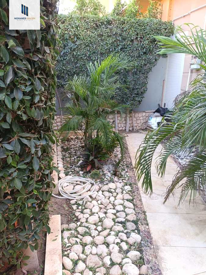 https://aqarmap.com.eg/en/listing/5833290-for-sale-cairo-el-sheikh-zayed-city-compounds-royal-meadows
