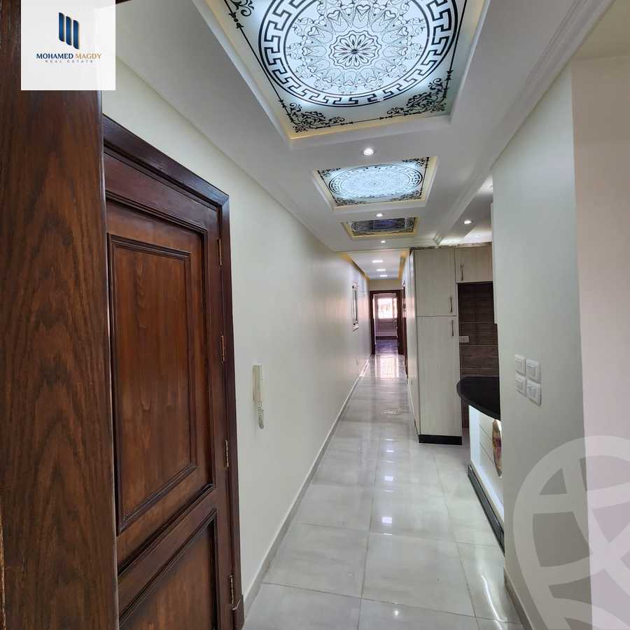 https://aqarmap.com.eg/en/listing/5867236-for-sale-cairo-el-sheikh-zayed-city-compounds-el-khamayel