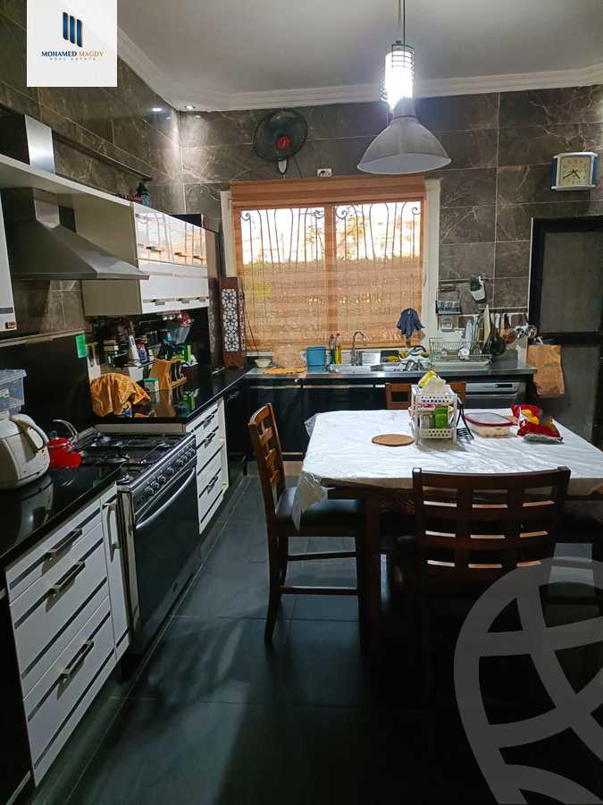https://aqarmap.com.eg/ar/listing/5882812-for-sale-cairo-el-sheikh-zayed-city-compounds-royal-meadows