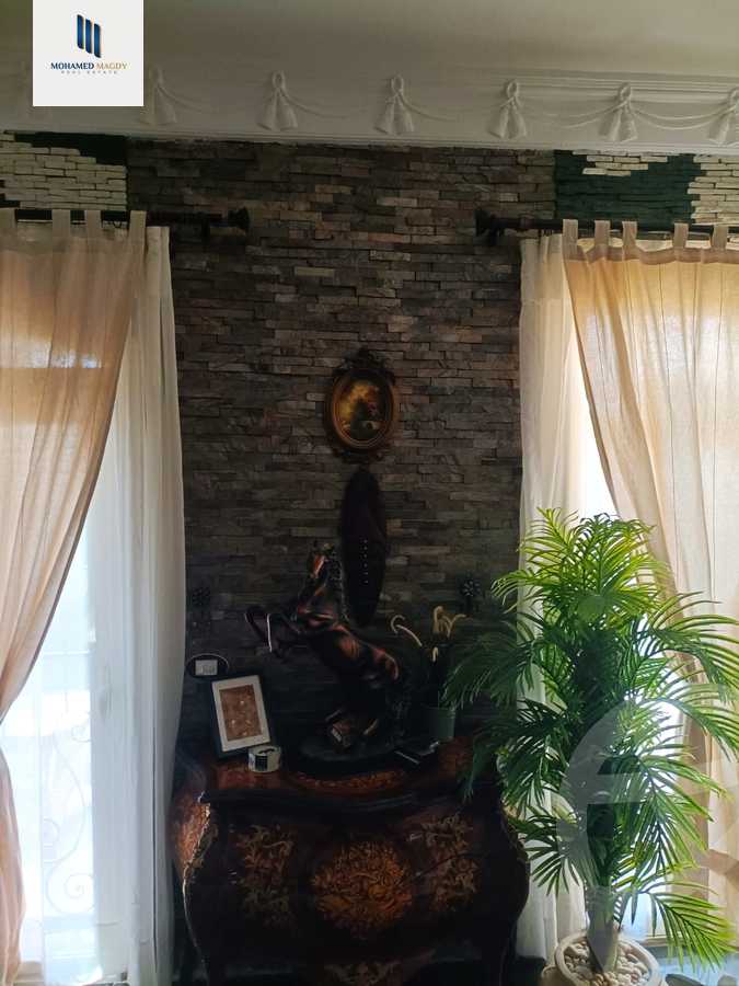 https://aqarmap.com.eg/ar/listing/5882812-for-sale-cairo-el-sheikh-zayed-city-compounds-royal-meadows