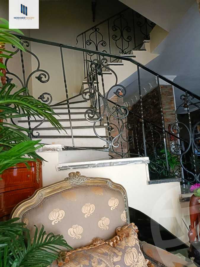 https://aqarmap.com.eg/ar/listing/5882812-for-sale-cairo-el-sheikh-zayed-city-compounds-royal-meadows