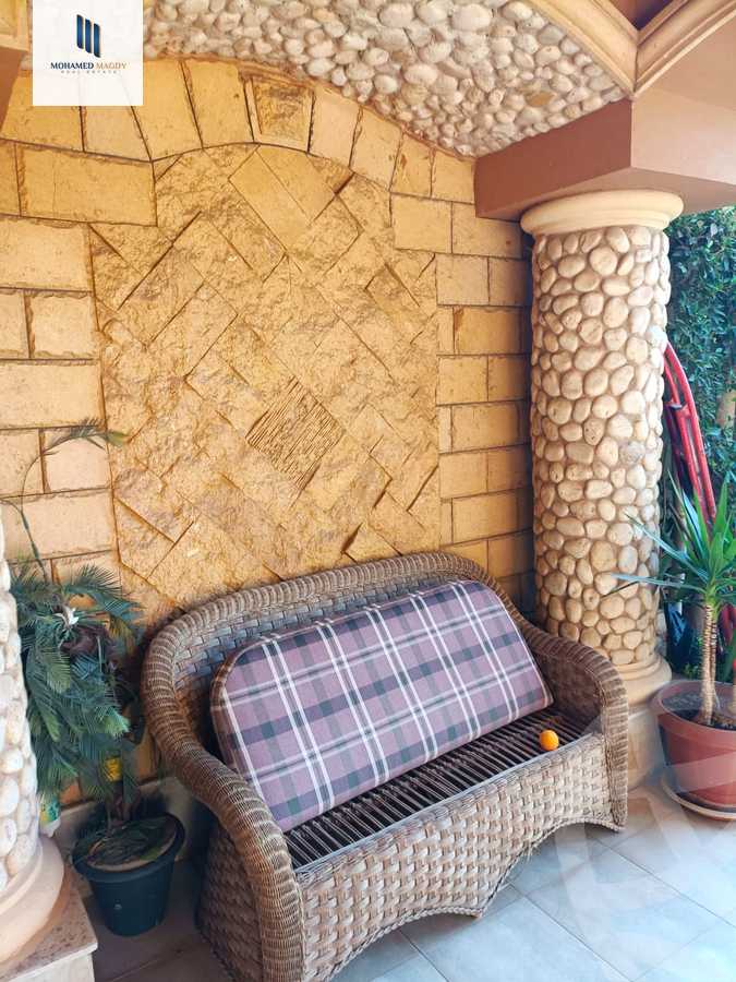https://aqarmap.com.eg/ar/listing/5882812-for-sale-cairo-el-sheikh-zayed-city-compounds-royal-meadows