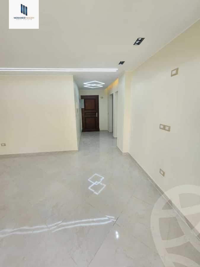 https://aqarmap.com.eg/en/listing/6017994-for-sale-cairo-el-sheikh-zayed-city-compounds-el-khamayel