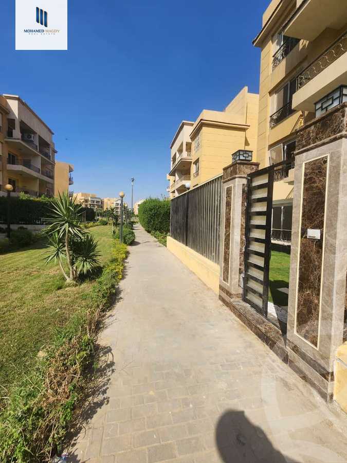 https://aqarmap.com.eg/en/listing/6017994-for-sale-cairo-el-sheikh-zayed-city-compounds-el-khamayel