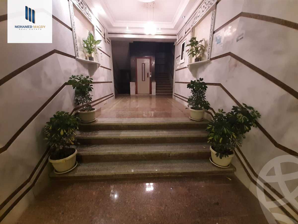 https://aqarmap.com.eg/en/listing/6018016-for-sale-cairo-el-sheikh-zayed-city-compounds-el-khamayel