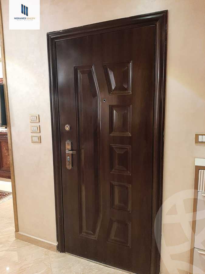 https://aqarmap.com.eg/en/listing/6018016-for-sale-cairo-el-sheikh-zayed-city-compounds-el-khamayel