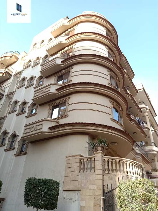 https://aqarmap.com.eg/en/listing/6028520-for-sale-cairo-6th-of-october-el-ahyaa-neighborhood-2nd-divided-from-al-kafrawei-st