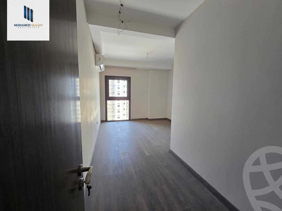 https://aqarmap.com.eg/en/listing/6036796-for-sale-cairo-el-sheikh-zayed-city-compounds-zyd-wr-llttwyr-park-towers-zed-el-sheikh-zayed-compound