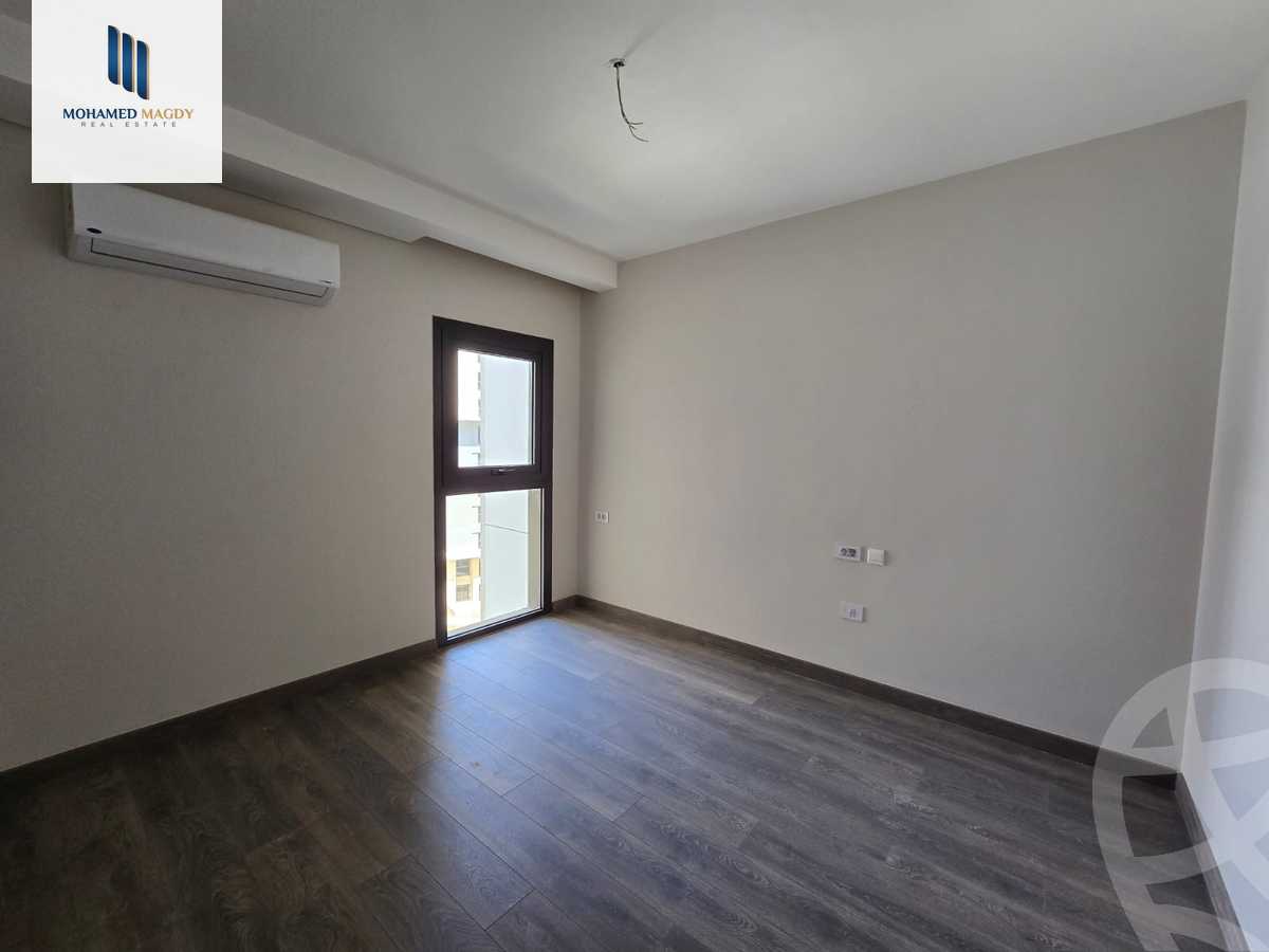 https://aqarmap.com.eg/en/listing/6036796-for-sale-cairo-el-sheikh-zayed-city-compounds-zyd-wr-llttwyr-park-towers-zed-el-sheikh-zayed-compound