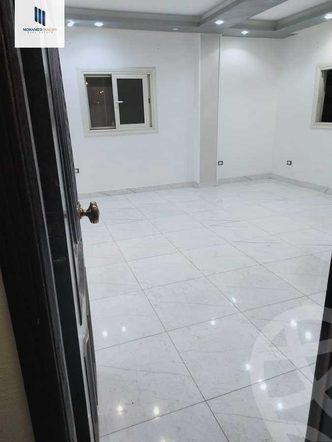 https://aqarmap.com.eg/ar/listing/6075261-for-sale-cairo-el-sheikh-zayed-city-el-hay-el-thaleth-ashaer-area-3-el-salam-st