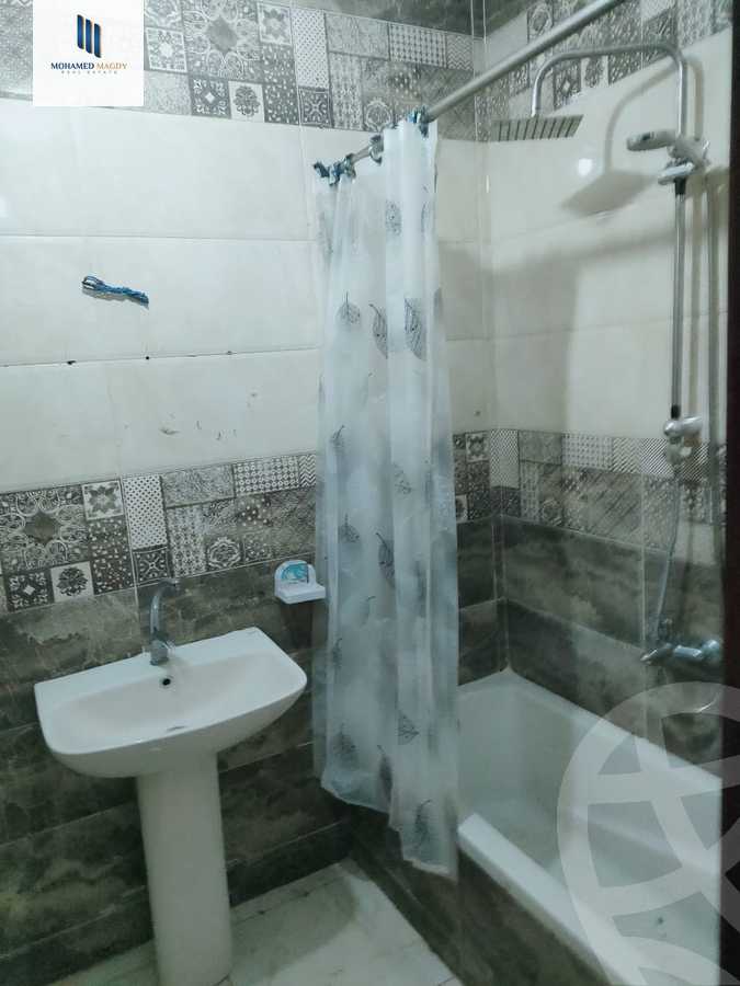 https://aqarmap.com.eg/ar/listing/6075261-for-sale-cairo-el-sheikh-zayed-city-el-hay-el-thaleth-ashaer-area-3-el-salam-st